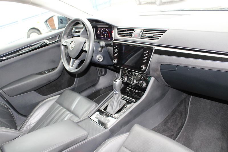 Škoda Superb (2019) 2,0TDI LAURIN & KLEMENT  LED - fotka 14 z 21