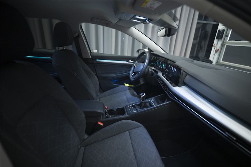 Volkswagen Golf 1,5 TSI KEYLESS KAMERA VÝHŘEV - fotka 8 z 42