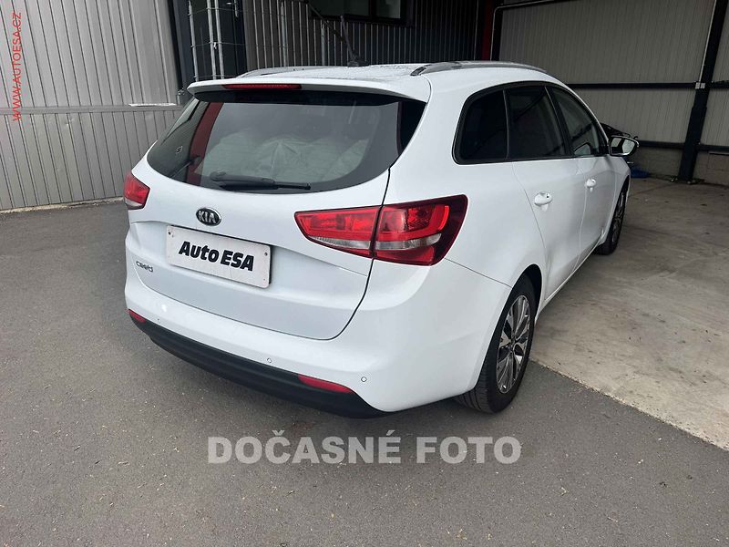 Kia Ceed (2015) 1.6TGDi, 1.maj,ČR, AT, navi - fotka 2 z 3