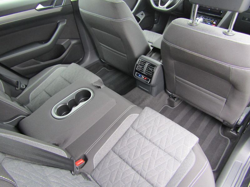 Volkswagen Passat Business 2.0 TDI 110KW DSG Var - fotka 25 z 30