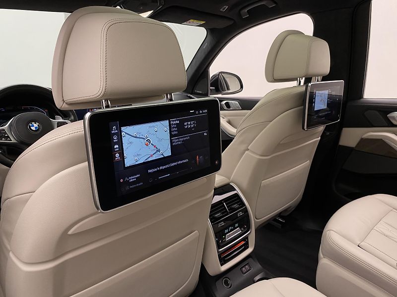 BMW X7 xDRIVE 30d M-PAKET CZ 6míst - fotka 34 z 88