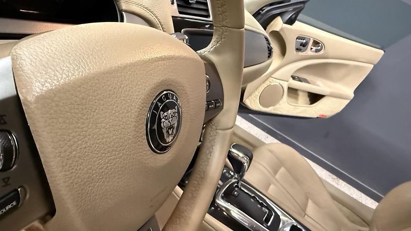 Jaguar XK (2009) V8 3.5i, REZERVOVÁNO - fotka 23 z 55