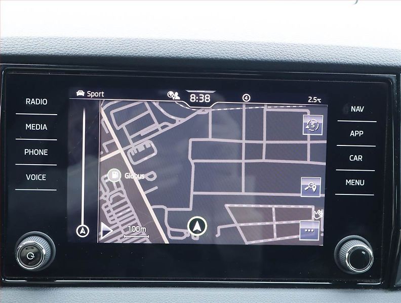 Škoda Karoq (2023) Sportline 1.5 TSI - fotka 21 z 24