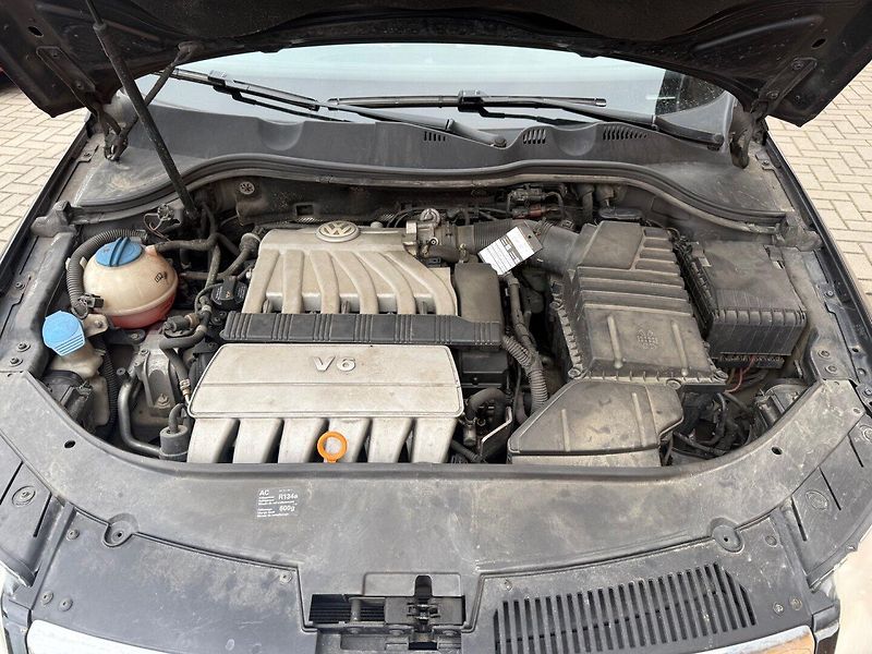 Volkswagen Passat Variant (2009) 3.2 FSI - Automat ! - fotka 13 z 16