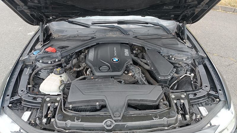 BMW Řada 3 320d MPaket 2,0D B47 Automat - fotka 35 z 36