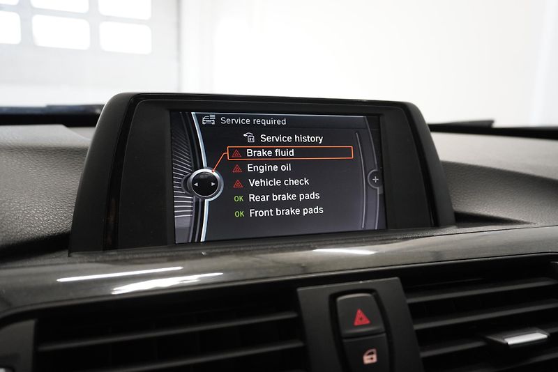 BMW Řada 3 320i LUXURY LINE AUTOMAT - fotka 23 z 35
