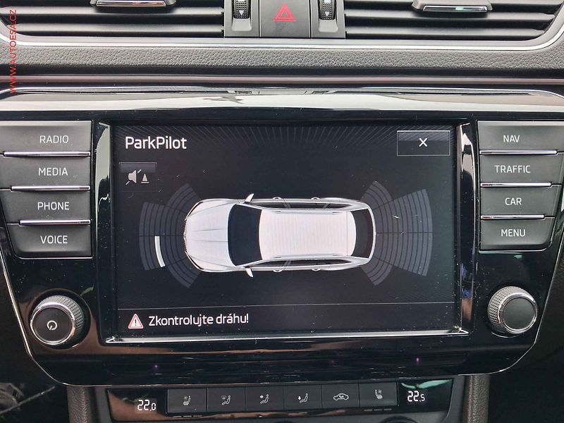Škoda Superb (2017) 2.0TDi, DSG, bixen, kůže - fotka 19 z 21