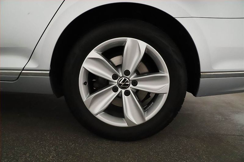 Volkswagen Passat (2023) Elegance 2.0 TDI - fotka 20 z 20
