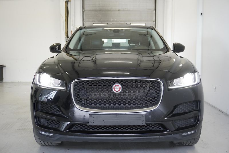 Jaguar F-Pace 3.0D 221 kW 4x4 AUTOMAT 8st. - fotka 2 z 36