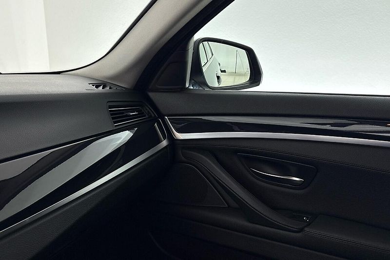 BMW Řada 5 řady 5 | 525 xDrive - fotka 14 z 22