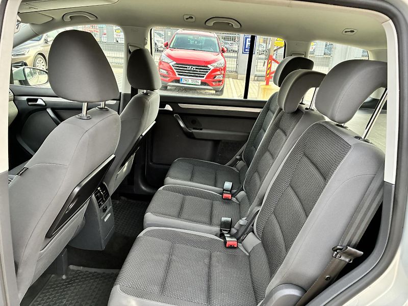 Volkswagen Touran 2.0TDi 103kW DSG NEZÁVISLÉ TOP - fotka 14 z 29