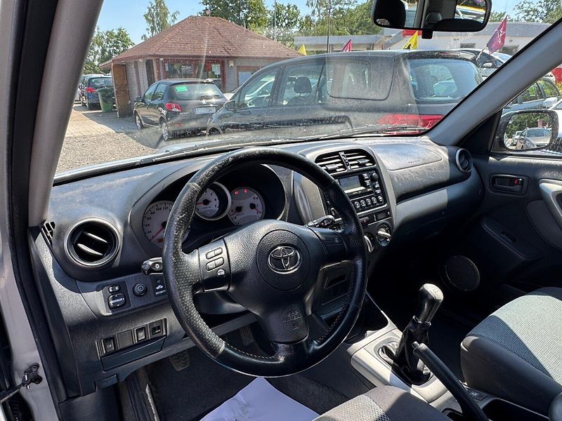 Toyota RAV4 (2005) 2.0 D-4D, 4WD - fotka 9 z 12