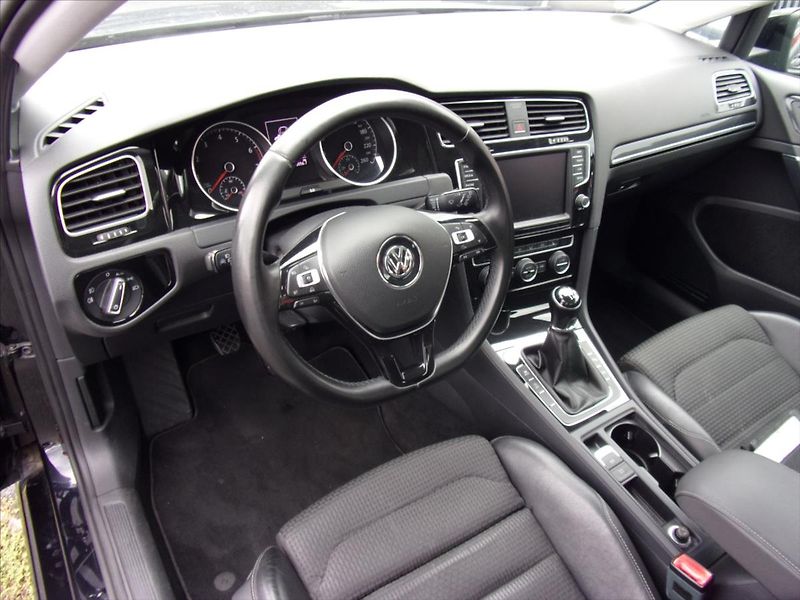 Volkswagen Golf 1,4 TSI Highline Webasto 103kW - fotka 17 z 31