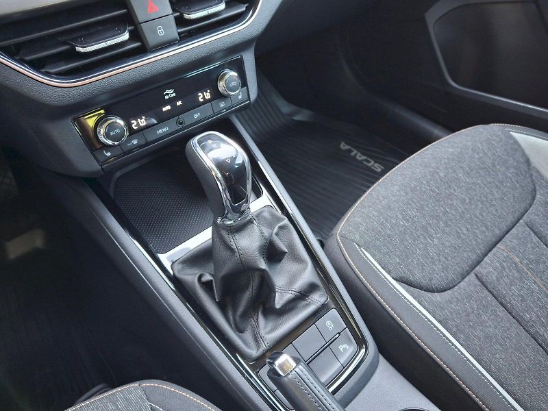 Škoda Scala (2023) Style DSG 1,5TSi 110kW - fotka 29 z 33