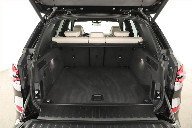 BMW X5 (2024) xDrive40d - fotka 11 z 21