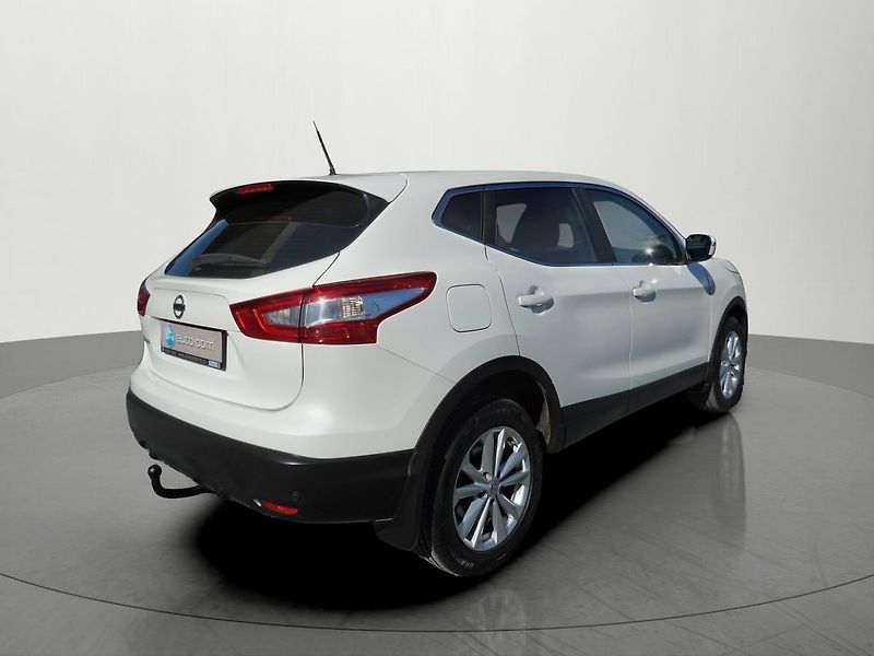 Nissan Qashqai 1.6dCi 4WD Tažné Kamera ČR - fotka 4 z 33