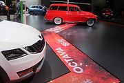 Škoda upozorňuje pomocí aktuální a první generace octavie na svoji historii