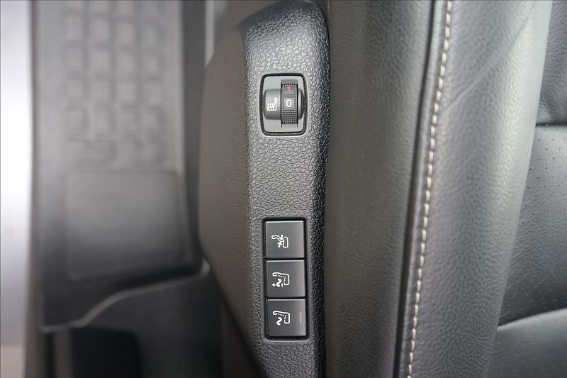 Citroën SpaceTourer 2,0 BlueHDi 180 EAT8 SHINE XL - fotka 26 z 36