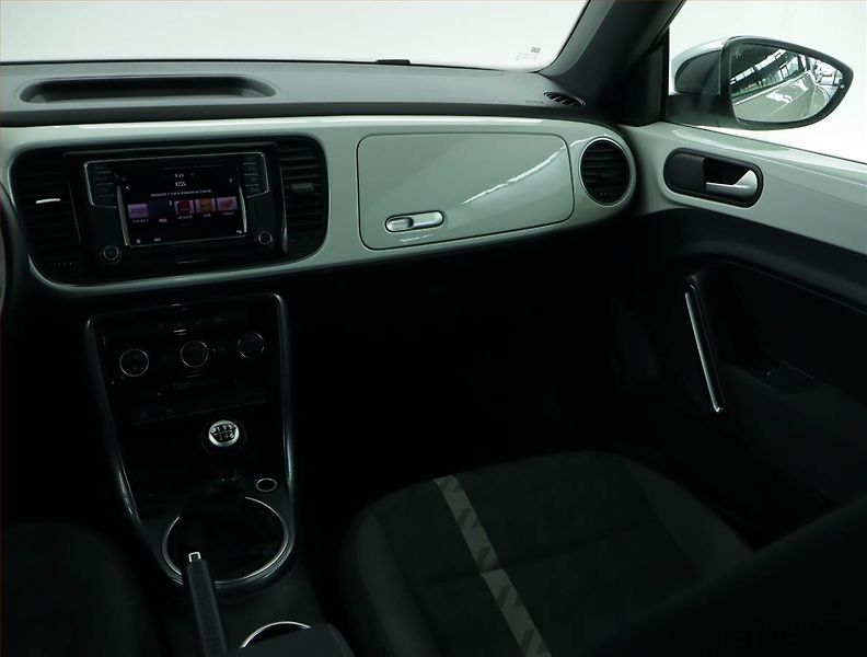 Volkswagen Beetle (2018) 1.2 TSI, Navi, Tempomat - fotka 8 z 15
