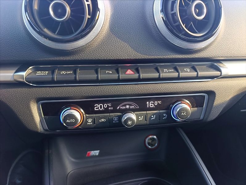 Audi A3 2,0 TDi S-Line Navi,Bi-xenon - fotka 18 z 39