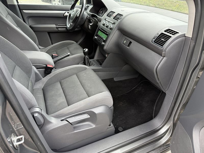 Volkswagen Touran - fotka 10 z 22