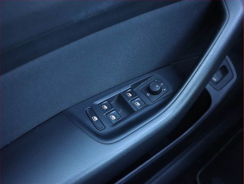 Volkswagen Passat (2022) Business 2.0 TDI - fotka 21 z 24