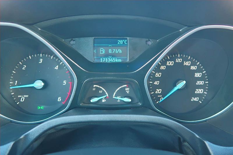 Ford Focus (2011) 1.6 TDCi, po STK, Tažné - fotka 11 z 15