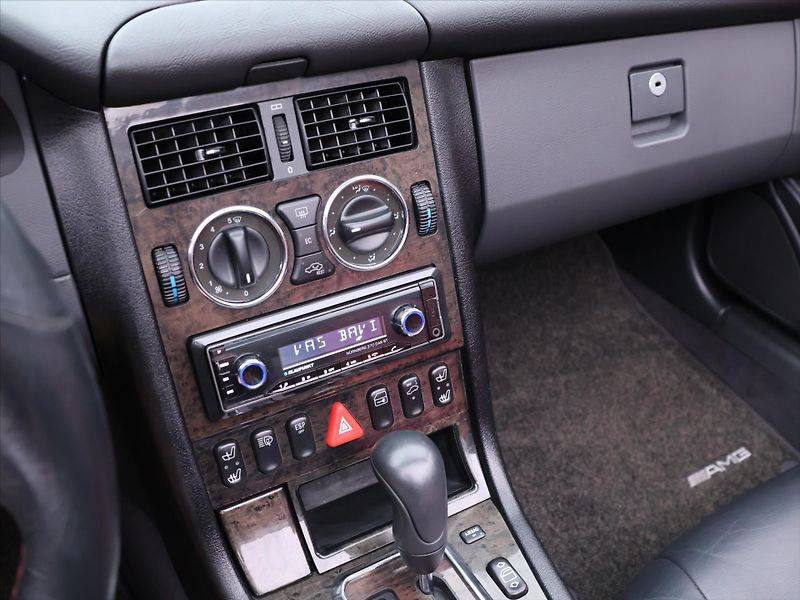 Mercedes-Benz SLK 3,2 32AMG 260kW AT 66tkm DPH - fotka 28 z 34