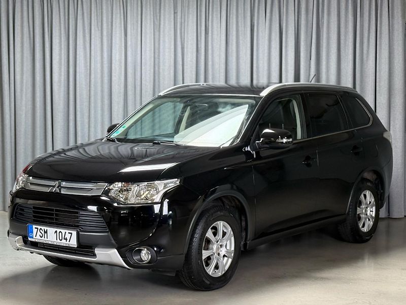 Mitsubishi Outlander (2015) 2.2D 4x4, AUTOMAT, serviska - fotka 2 z 13