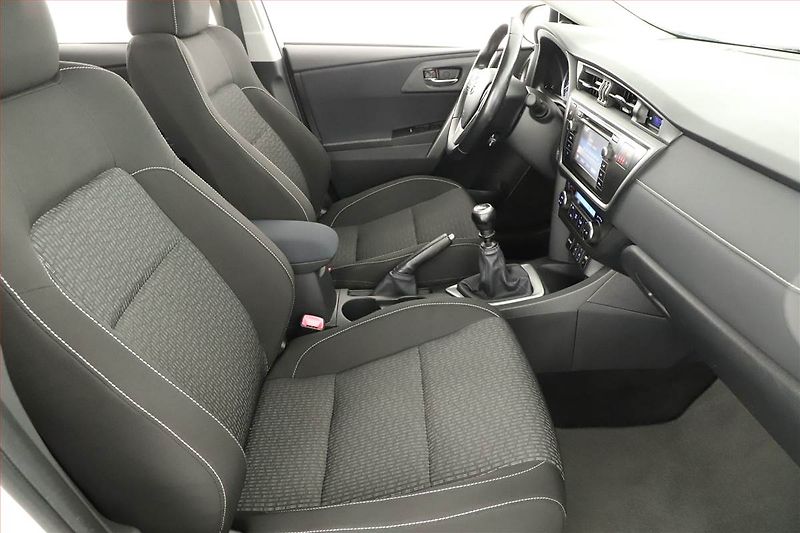 Toyota Auris (2015) 1.6 Valvematic, ČR,1.maj - fotka 7 z 17