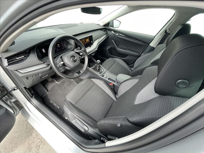 Škoda Octavia 2,0 TDI Combi Ambition Plus KE - fotka 5 z 23