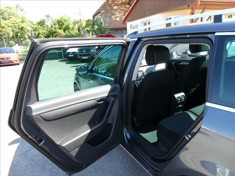 Volkswagen Passat 2,0 TDi 103kW 4MOTION,serviska - fotka 13 z 39