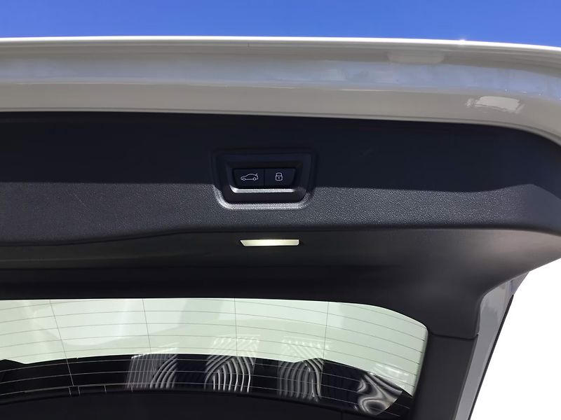 BMW i5 xDrive40 M-Sport Pro Pano HuD - fotka 19 z 19