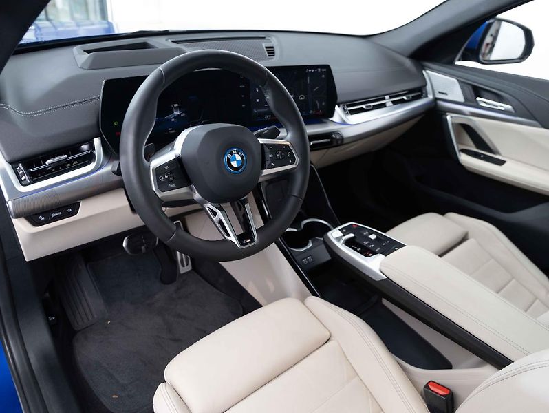 BMW iX2 xDrive30 - fotka 11 z 22
