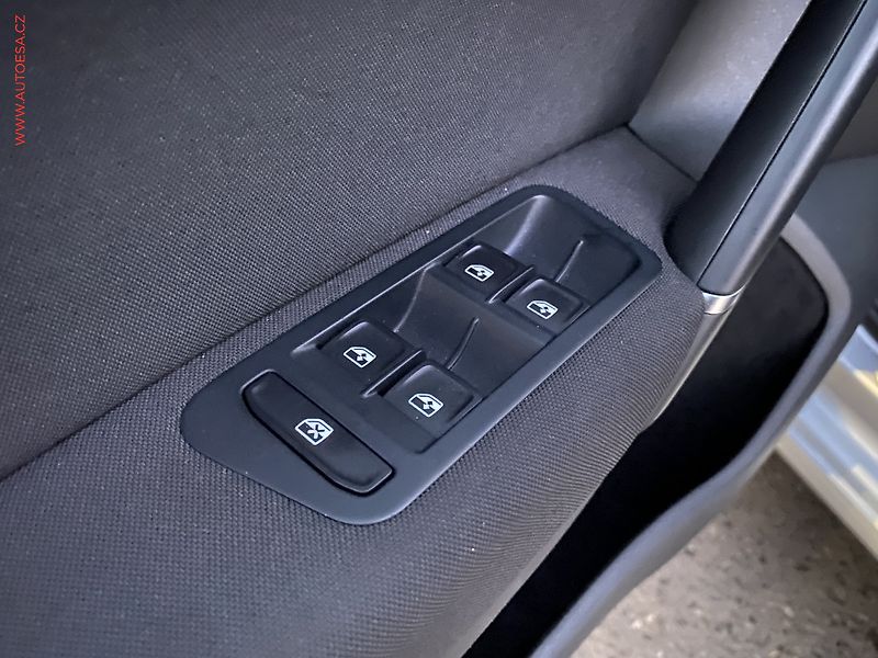 Volkswagen Golf Sportsvan (2015) 1.2 TSi, Lounge, AT - fotka 13 z 17