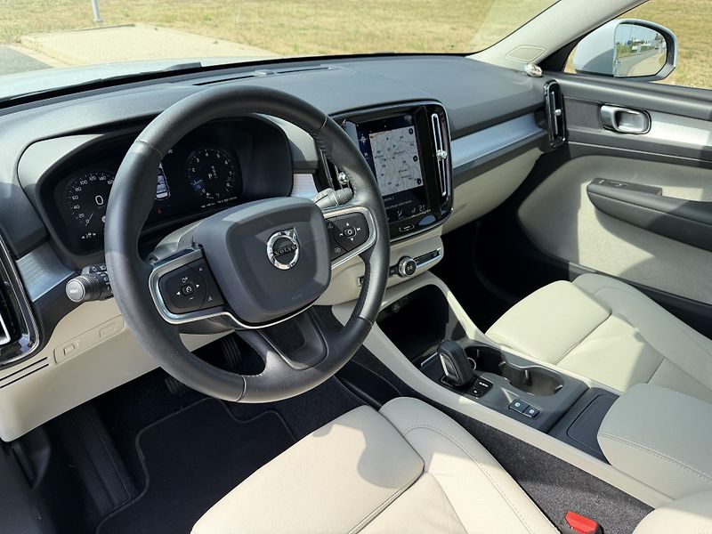 Volvo XC40 2.0 T4 4X4 360K KŮŽE ČR DPH! - fotka 11 z 45