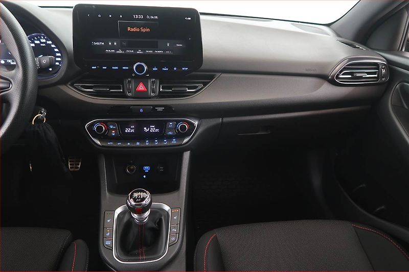 Hyundai i30 (2022) N-Line 1.5 T-GDI MHEV - fotka 8 z 17