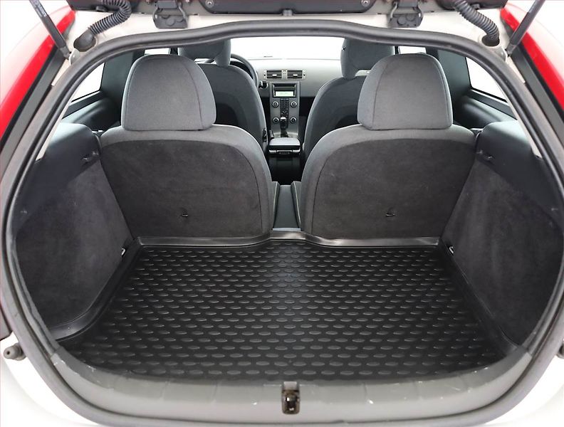 Volvo C30 (2009) 1.6 D, nová STK, dobrý stav - fotka 12 z 12