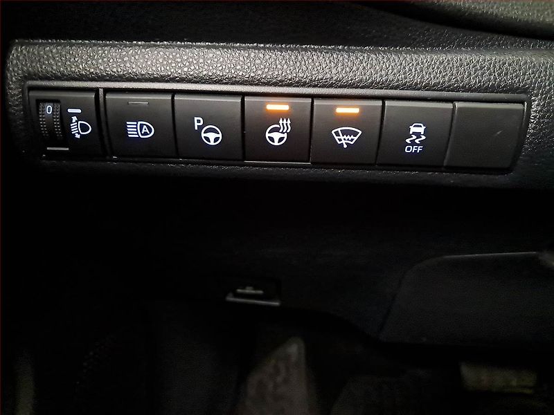 Toyota Corolla (2021) GR Sport 1.8 Hybrid - fotka 19 z 19