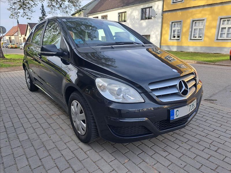 Mercedes-Benz Třídy B B180 i   1,7 - fotka 14 z 35