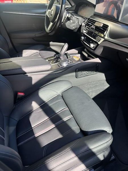 BMW Řada 5 (2021) 530D xDrive  - fotka 9 z 18
