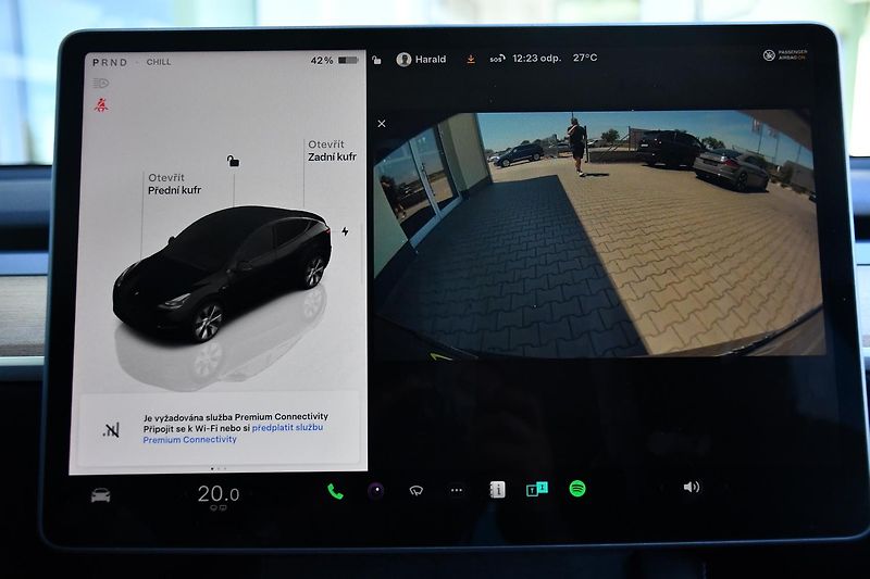Tesla Model Y LONG RANGE DUAL MOTOR  - fotka 32 z 46