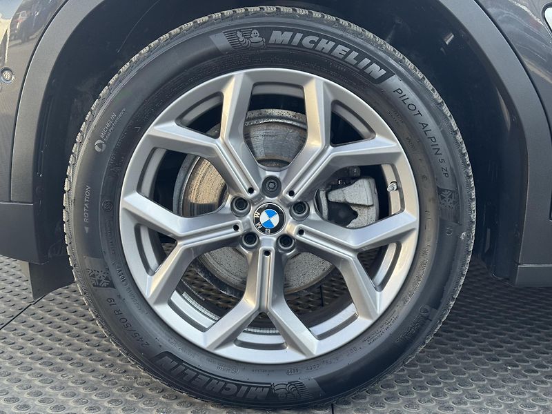BMW X4 (2023) 2.0 xDrive20d, PANO, DPH, WIFI - fotka 41 z 44