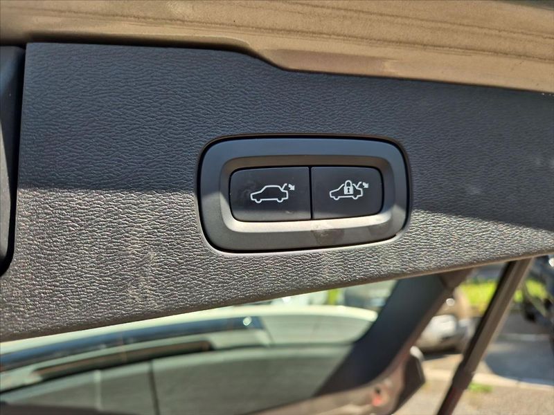 Volvo V60 2,0 D4 AWD Cross Country - fotka 12 z 19