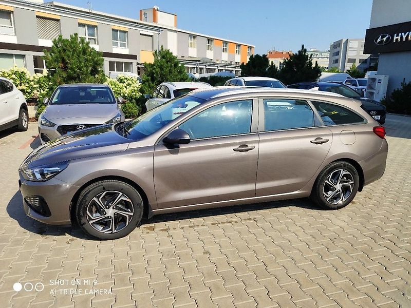 Hyundai i30 1,5 - fotka 3 z 9