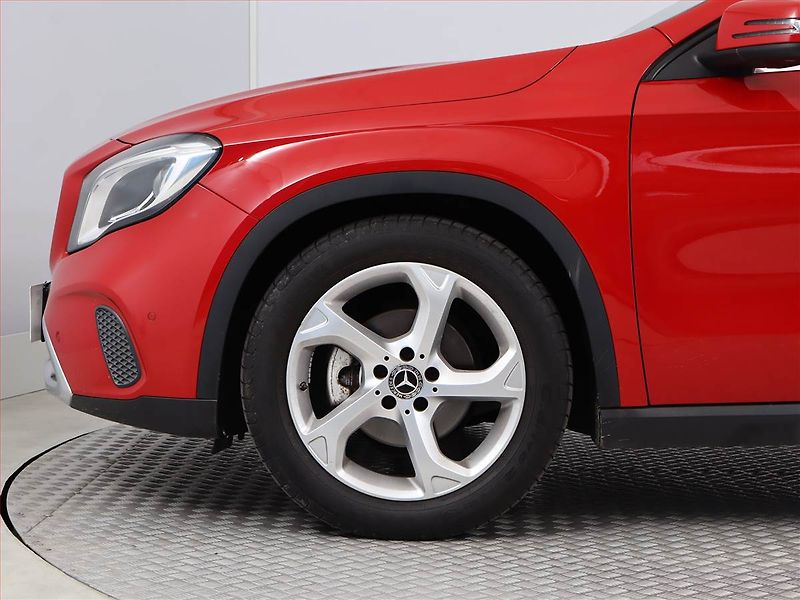 Mercedes-Benz GLA (2018) 180 d, Automat, Serv.kniha - fotka 13 z 23