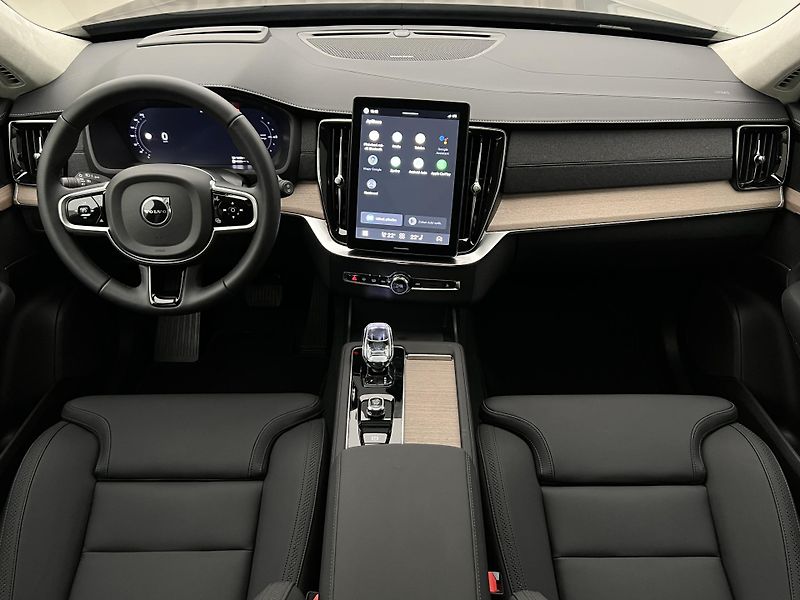 Volvo XC90 T8 AWD RECH. ULTRA DARK 7 MÍST - fotka 2 z 49
