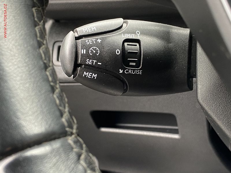 Peugeot 5008 (2018) 1.2PT, Allure, AT, LED - fotka 13 z 19