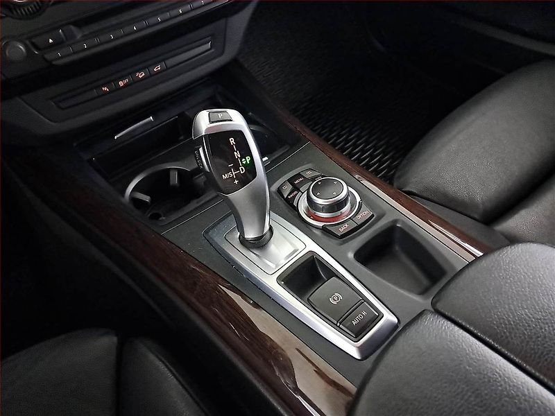 BMW X5 (2011) M Paket xDrive30d, 4X4 - fotka 13 z 27