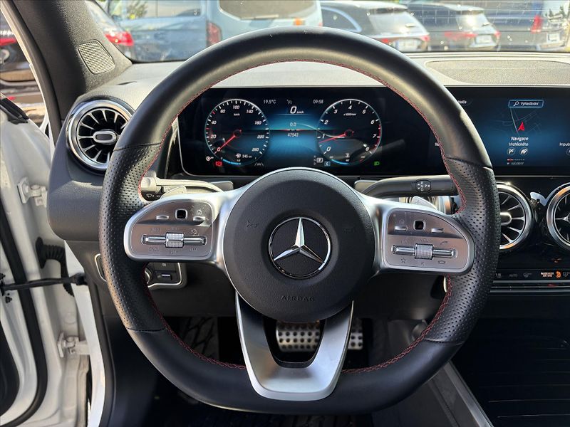 Mercedes-Benz GLB 250 - fotka 9 z 30
